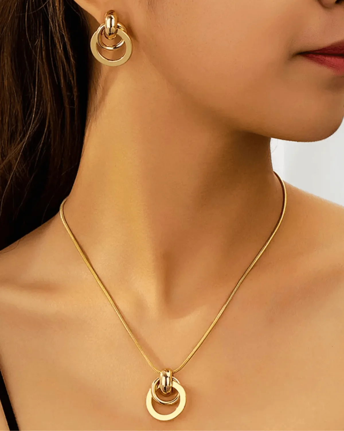 18K Gold Circle Pendant Necklace Earrings Bundle Set