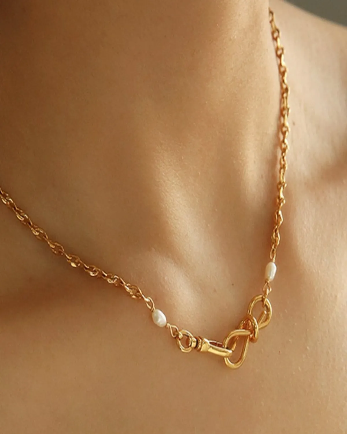 18K Gold Pendant Necklace with Bow