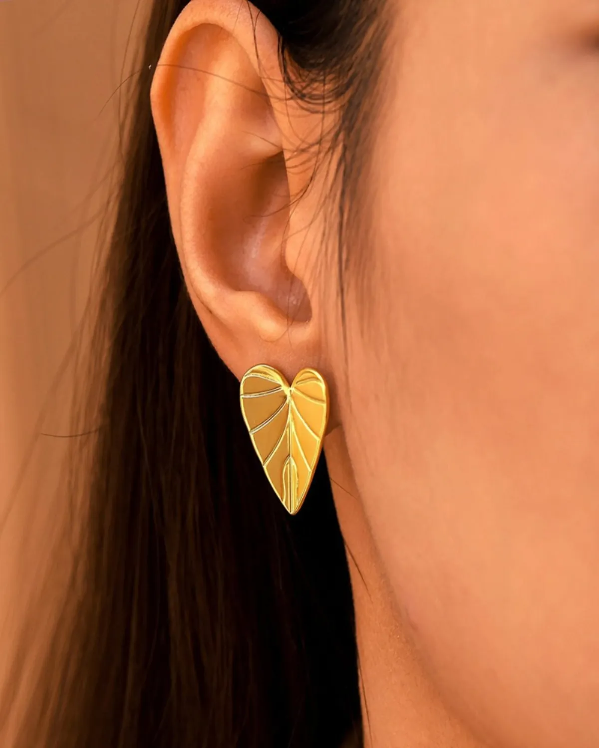 18K Gold Stud Earrings - Heart Leaf