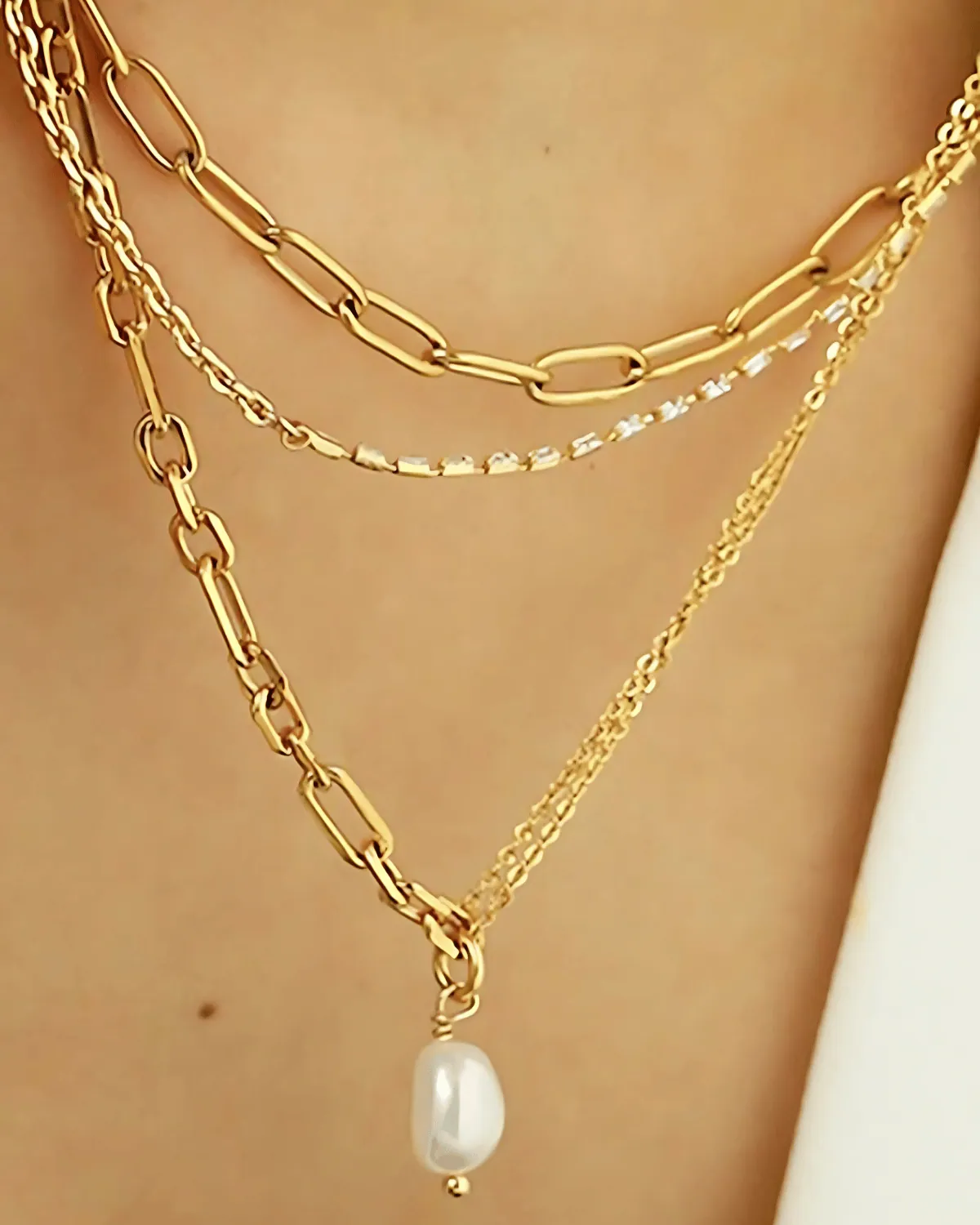 18K Pearl Pendant Necklace in Double-Layered