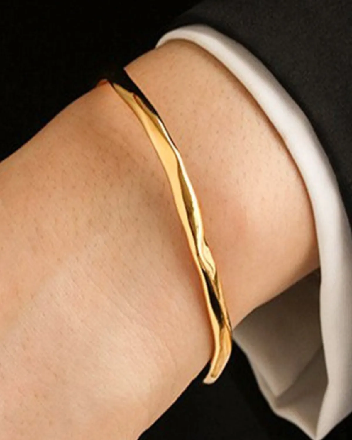 Best Trending 18K Gold Cuff Bracelet Gift on Sale for Women, Lady, Mother, Wife